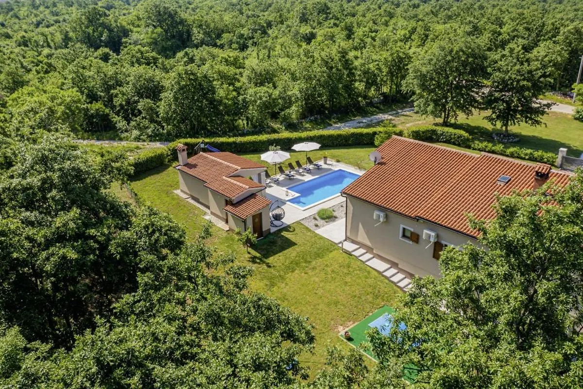 Villa Bozac In Cukrici - Haus Fuer 6 Personen Svetvinčenat