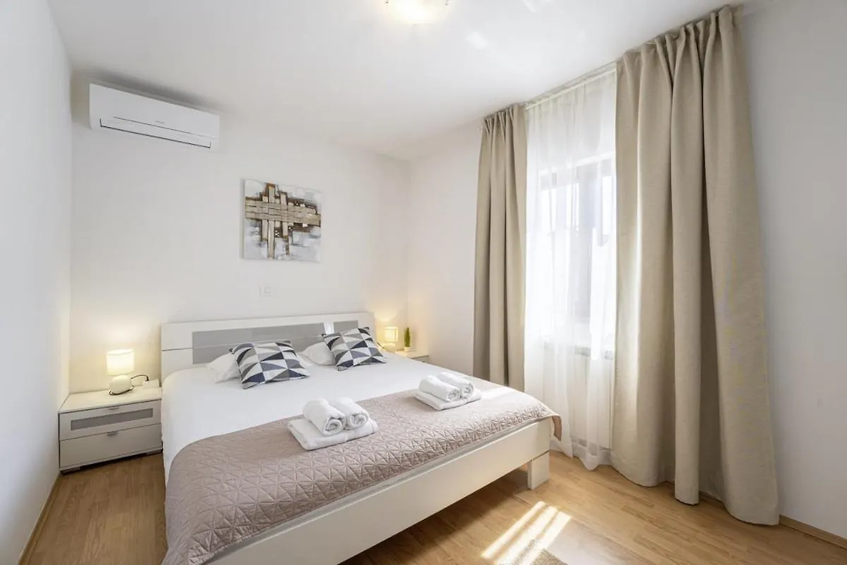 Villa Bozac In Cukrici - Haus Fuer 6 Personen Svetvinčenat
