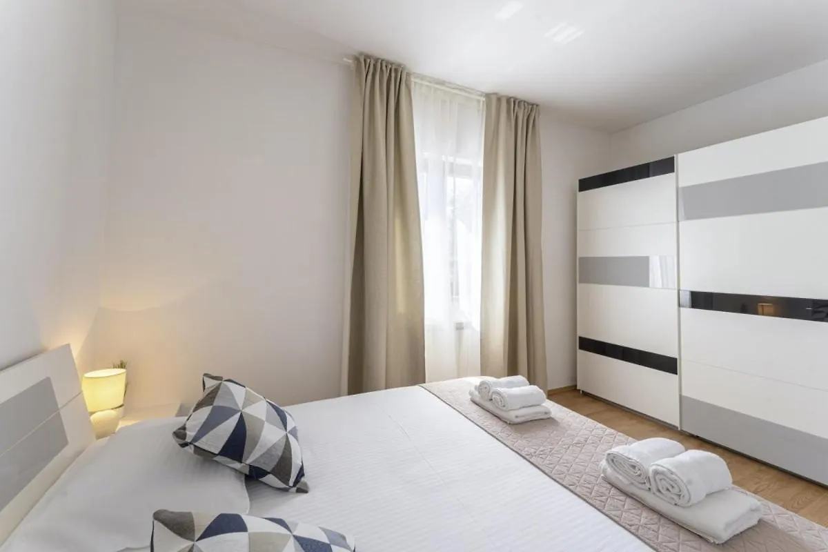 Villa Bozac In Cukrici - Haus Fuer 6 Personen Svetvinčenat