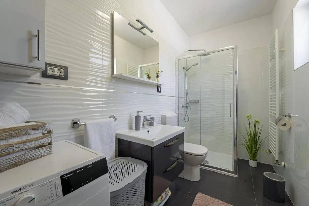 Villa Bozac In Cukrici - Haus Fuer 6 Personen Svetvinčenat