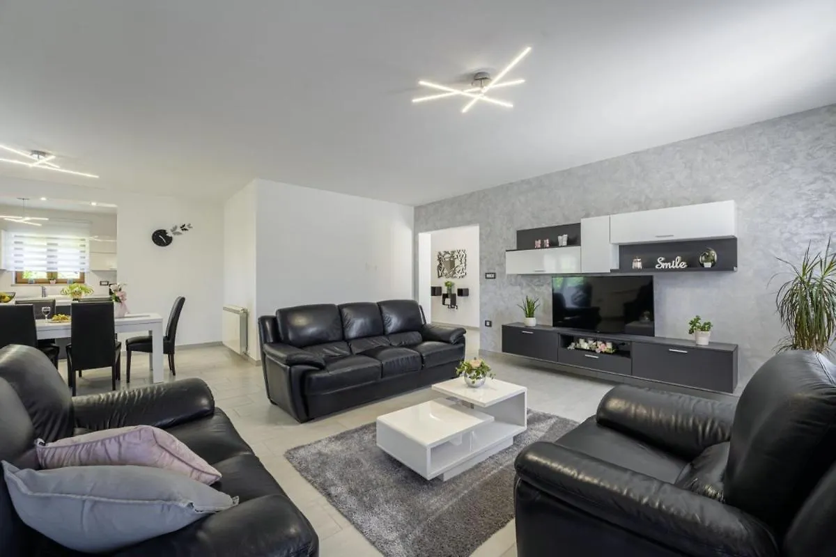 Villa Bozac In Cukrici - Haus Fuer 6 Personen Svetvinčenat